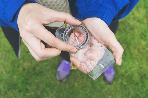 Comment préparer un itinéraire de camping pour explorer les fjords de Norvège?